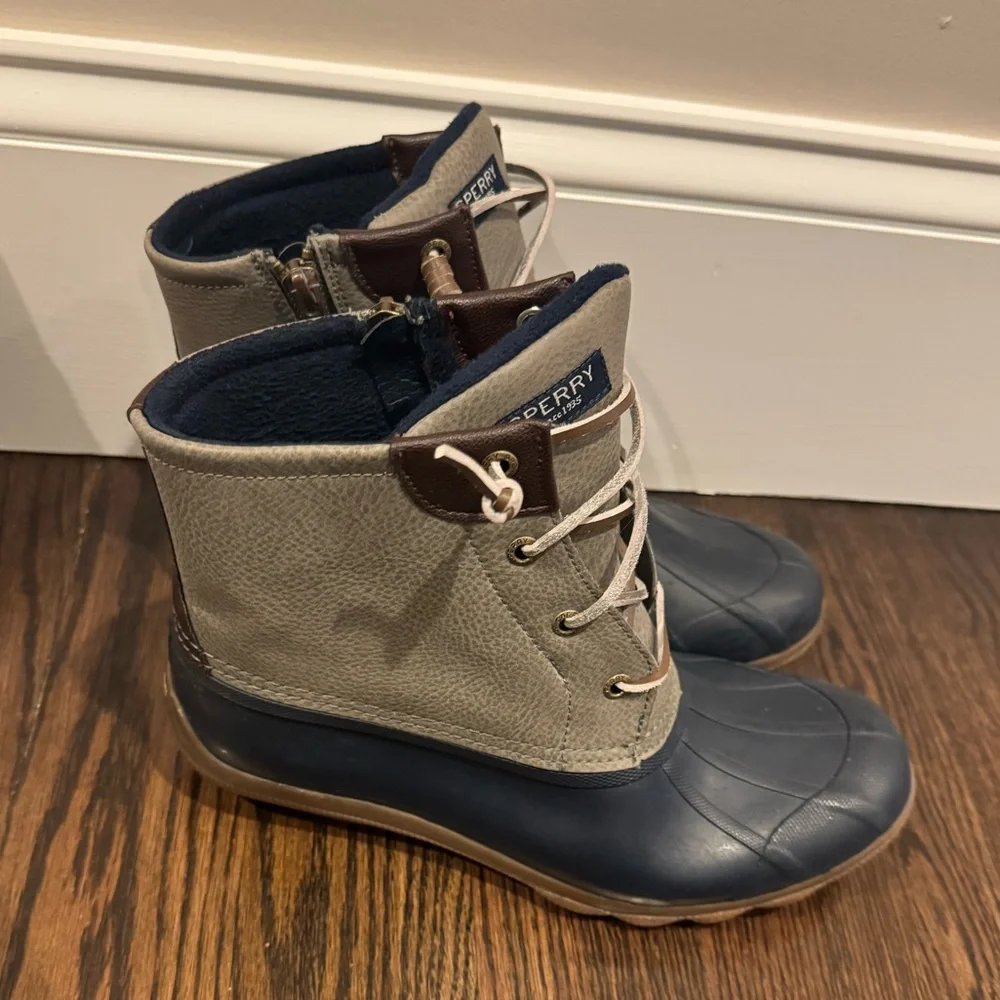 Sperry boots size 9